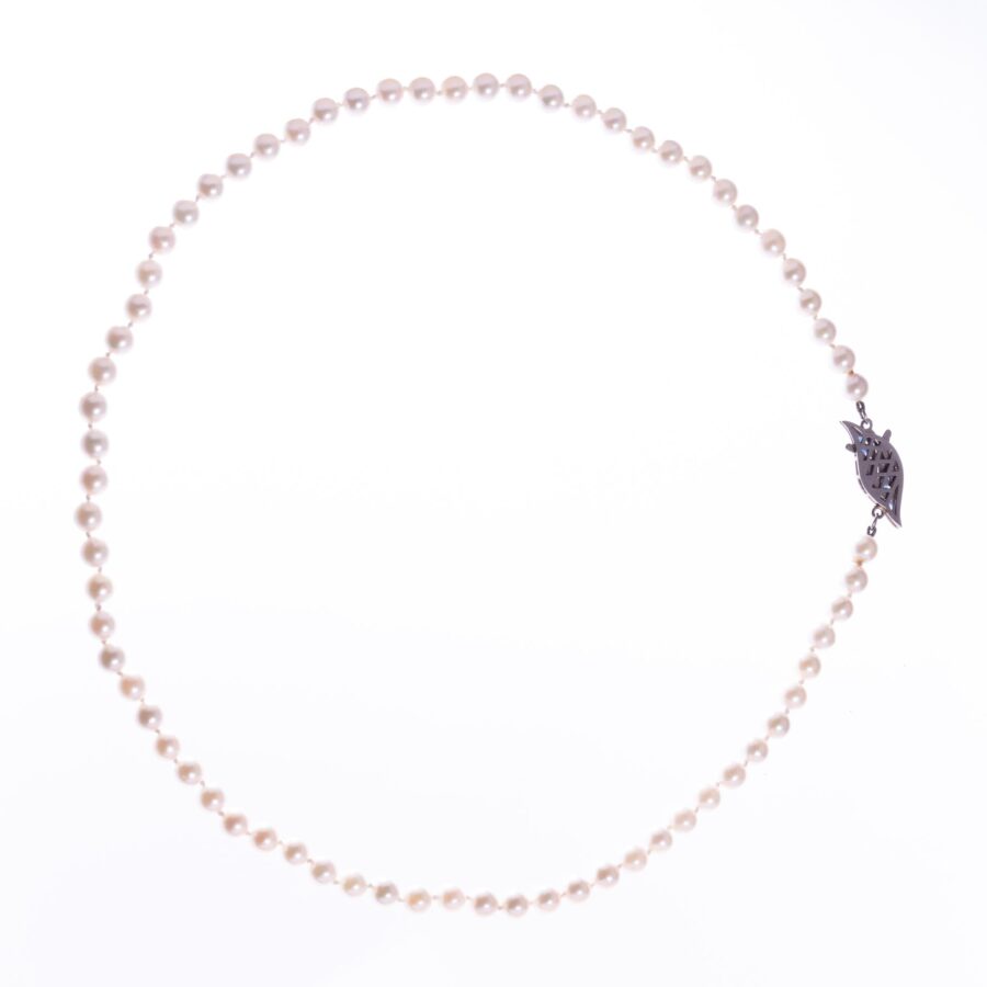 Collar de perlas, oro 18 K y zafiros