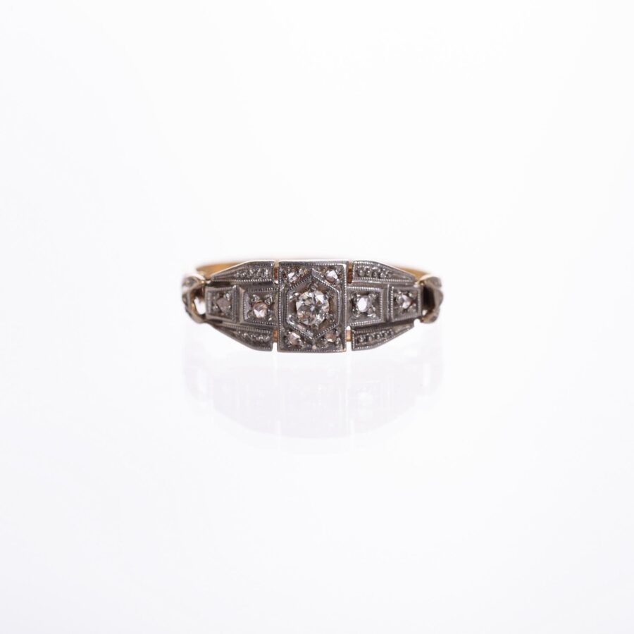 Anillo art decó en oro 18 K, diamantes y brillante