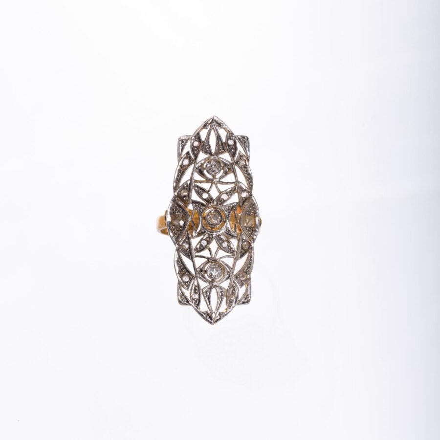Anillo art decó en oro 18 K, diamantes y brillantes