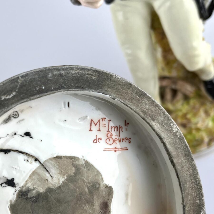 Par de esculturas en porcelana Sèvres - Imagen 2