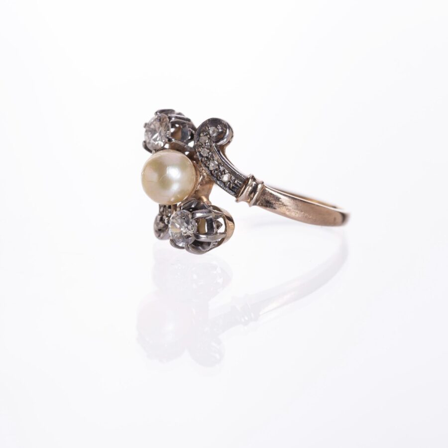 Anillo en oro con perla, diamantes y brillantes - Imagen 2