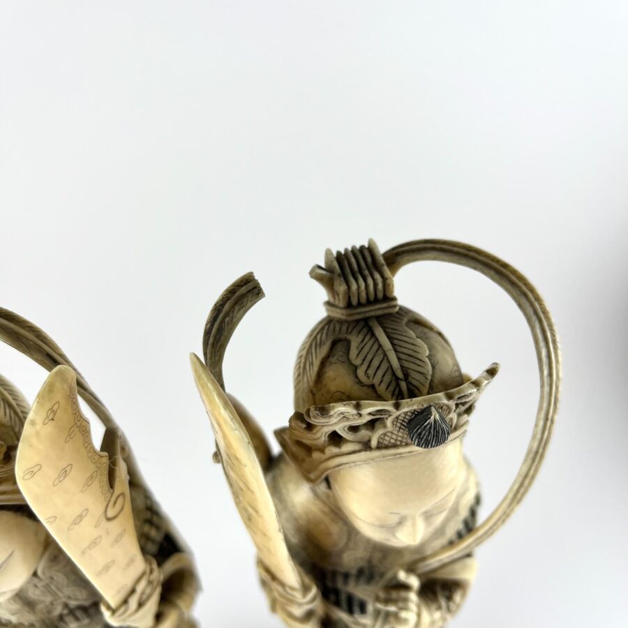 Par de esculturas orientales en marfil "Guerreras mitológicas" - Imagen 3