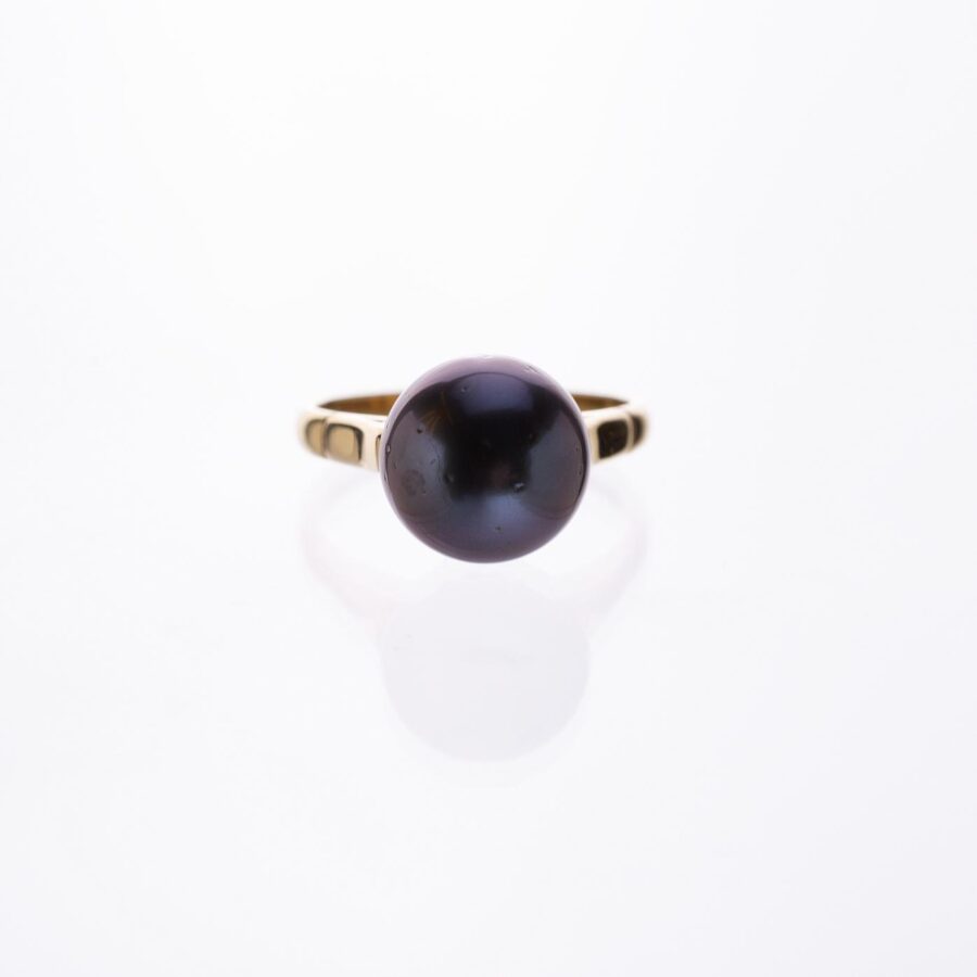 Anillo en oro 18 K con perla negra