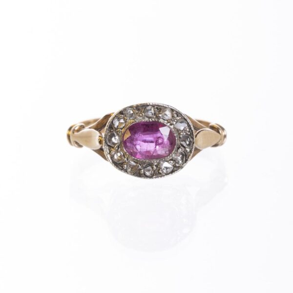 Anillo en oro 18 K con rubí y diamantes