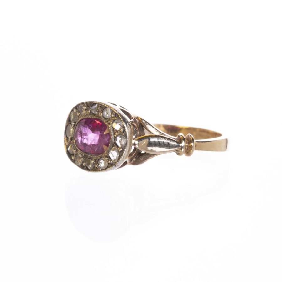 Anillo en oro 18 K con rubí y diamantes - Imagen 2