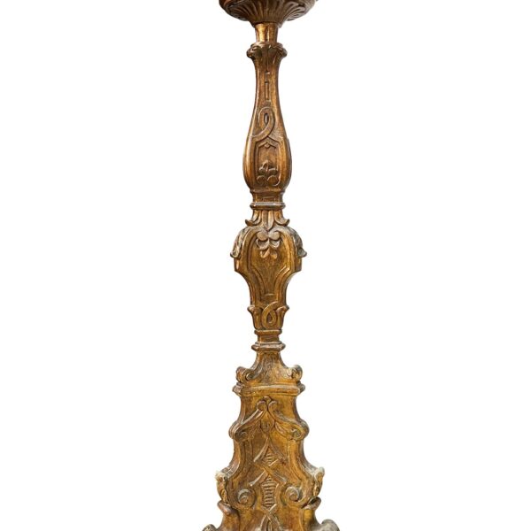 Candelero europeo en madera