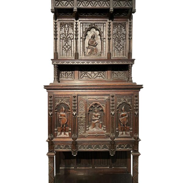 Mueble estilo neogótico